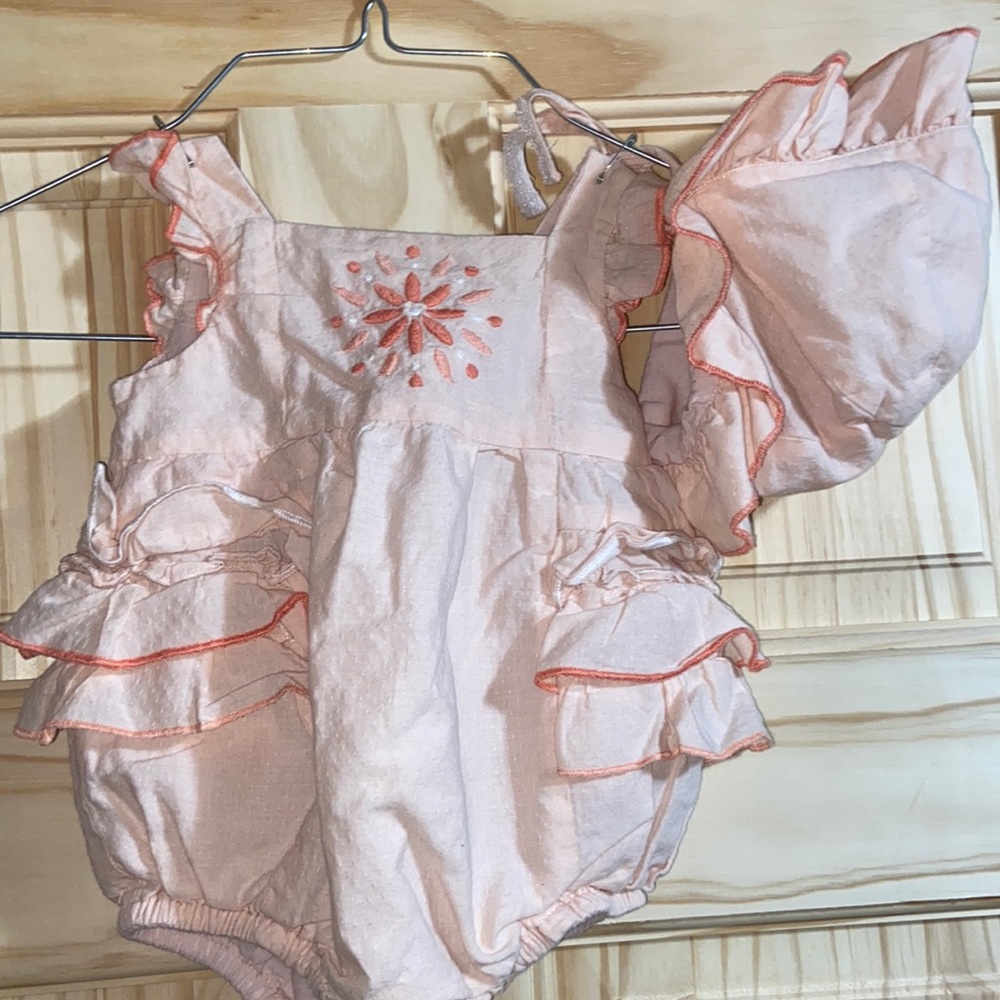 Baby girl outfit with hat